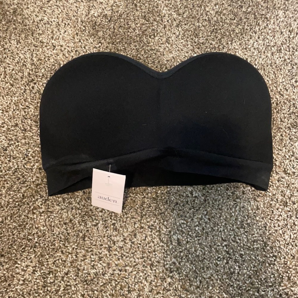 Strapless black bra